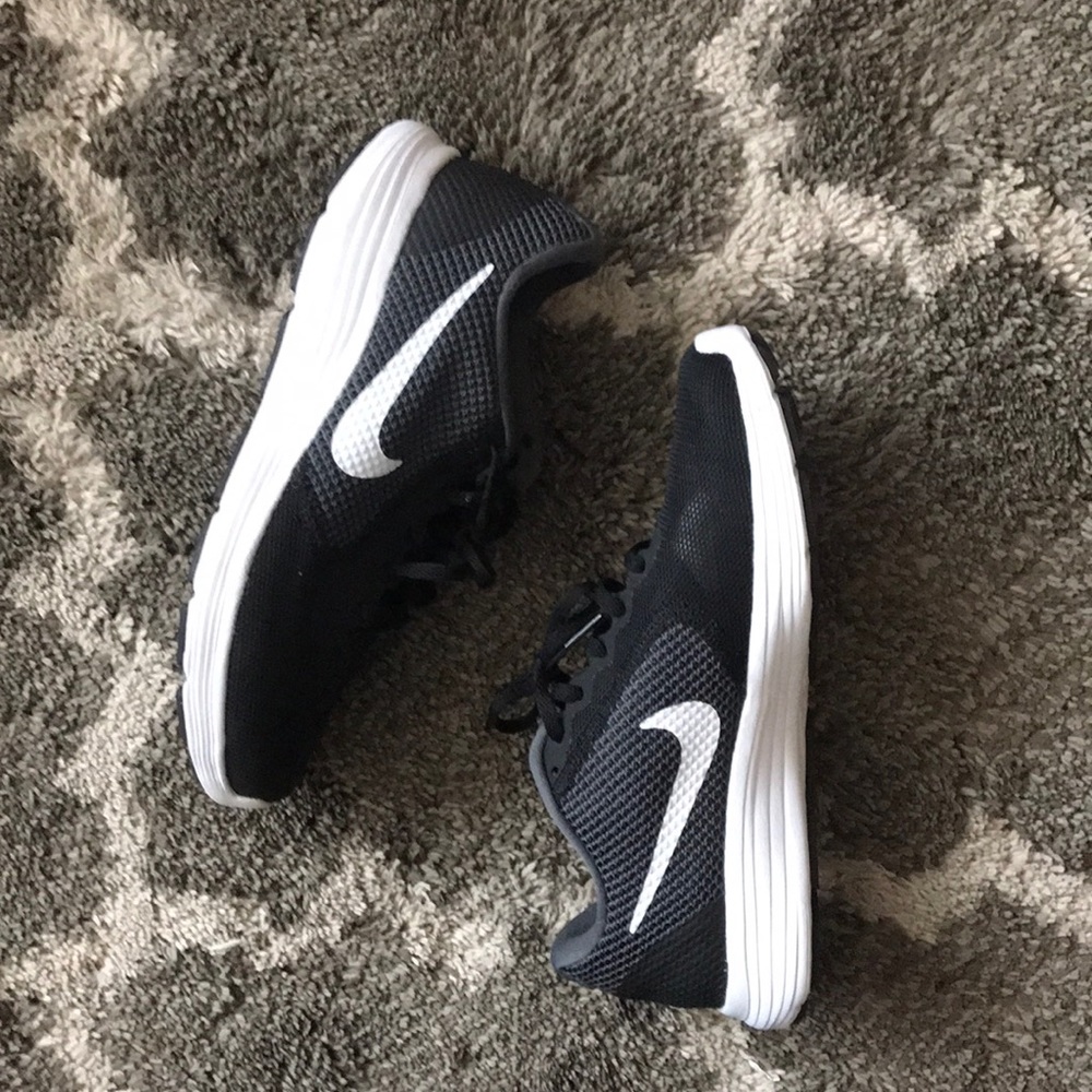 Nike revolution 3